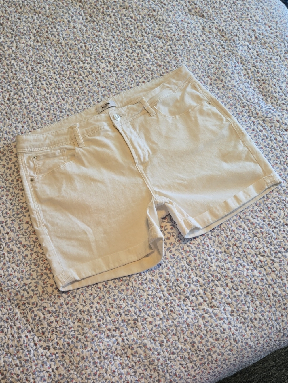 Kensie White Cuffed Jean Shorts, Size 12